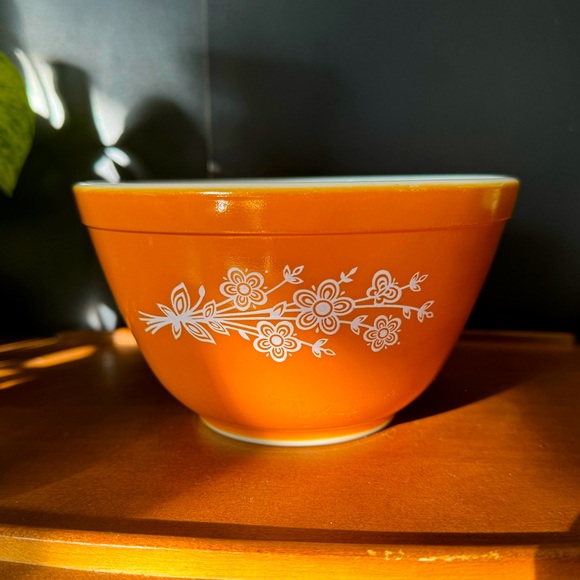 Vintage PYREX ‘79 Butterfly Gold 401 Mixing Bowl - Picture 1 of 5